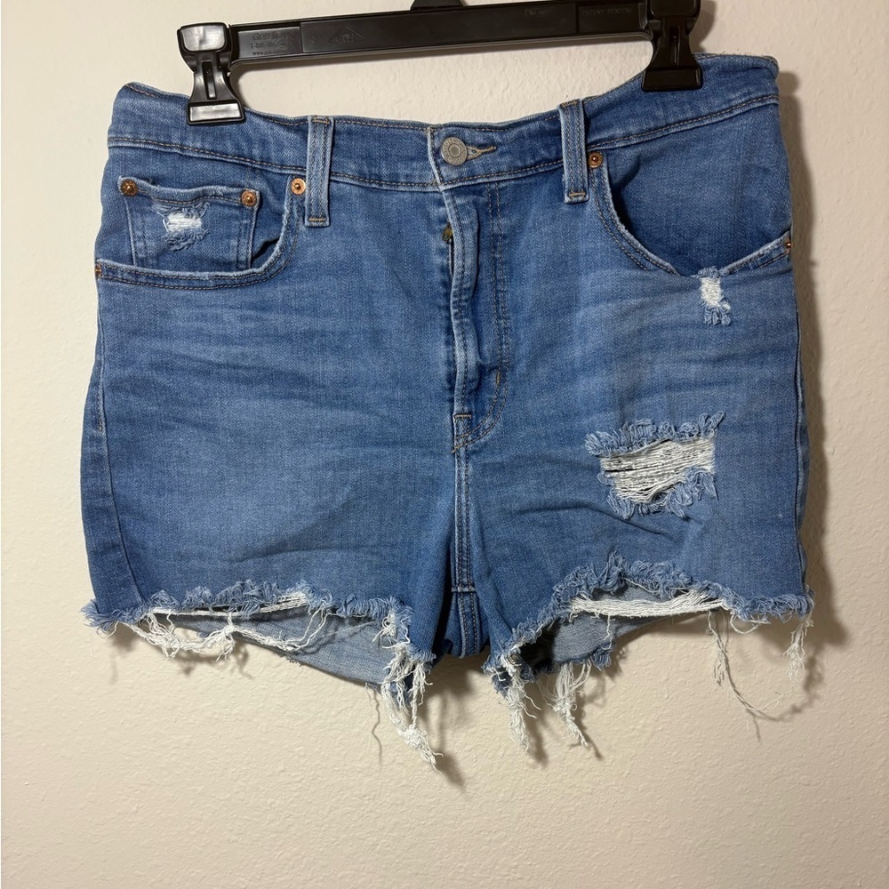 Levi’s High Rise Distressed Jean Shorts – Size 31